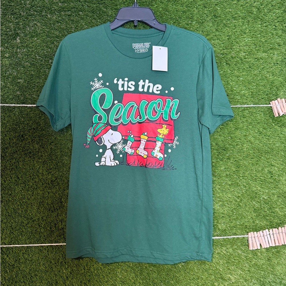 Unisex Size S Christmas Peanuts Snoopy ‘‘tis The Season T-shirt